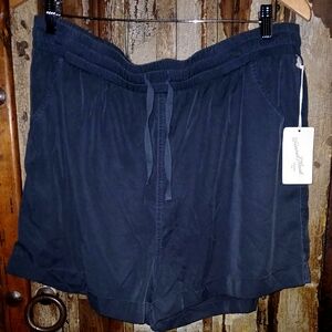 NWT Universal Thread Shorts